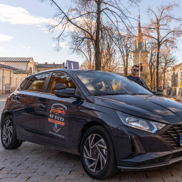 Auto z instruktorem